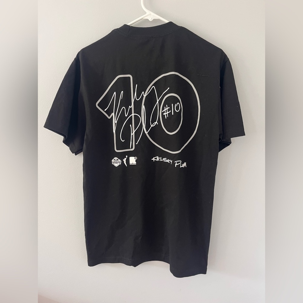 NEW Men’s Kelsey Plum Las Vegas Aces Signature Tee T-shirt Size Medium